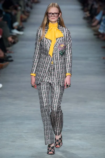 Look 55